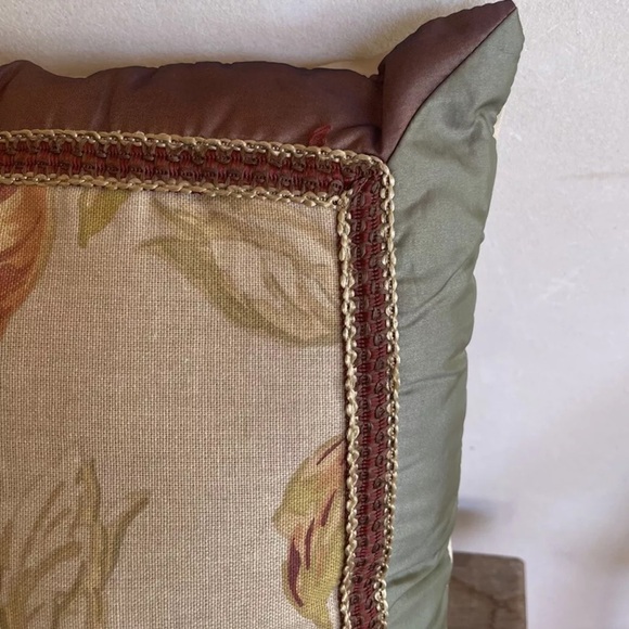 RAYMOND WAITES New Never Used Vtg 16” Decorative Throw Pillow Tulip Floral NICE! - Picture 7 of 10